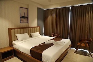Quarto solteiro clássico | Wi-Fi de cortesia, roupa de cama