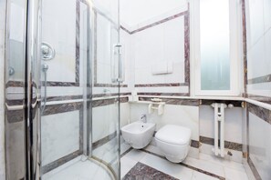 Apartment, 2 Bedrooms, Balcony, Courtyard View | Bathroom | Bidet