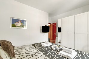 Standard Apartment, 1 Bedroom (Casa Epofo) | 1 bedroom, iron/ironing board, WiFi, bed sheets