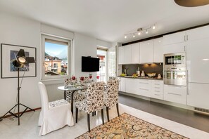 Standard Apartment, 1 Bedroom (Casa Epofo) | Private kitchen | Fridge, microwave, oven, stovetop