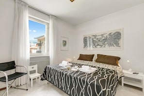 Standard Apartment, Multiple Bedrooms (Casa Epofo) | 1 bedroom, iron/ironing board, free WiFi, bed sheets