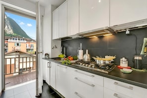 Standard Apartment, Multiple Bedrooms (Casa Epofo) | Private kitchen | Fridge, microwave, oven, stovetop