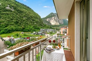 Standard Apartment, Multiple Bedrooms (Casa Epofo) | Outdoor dining
