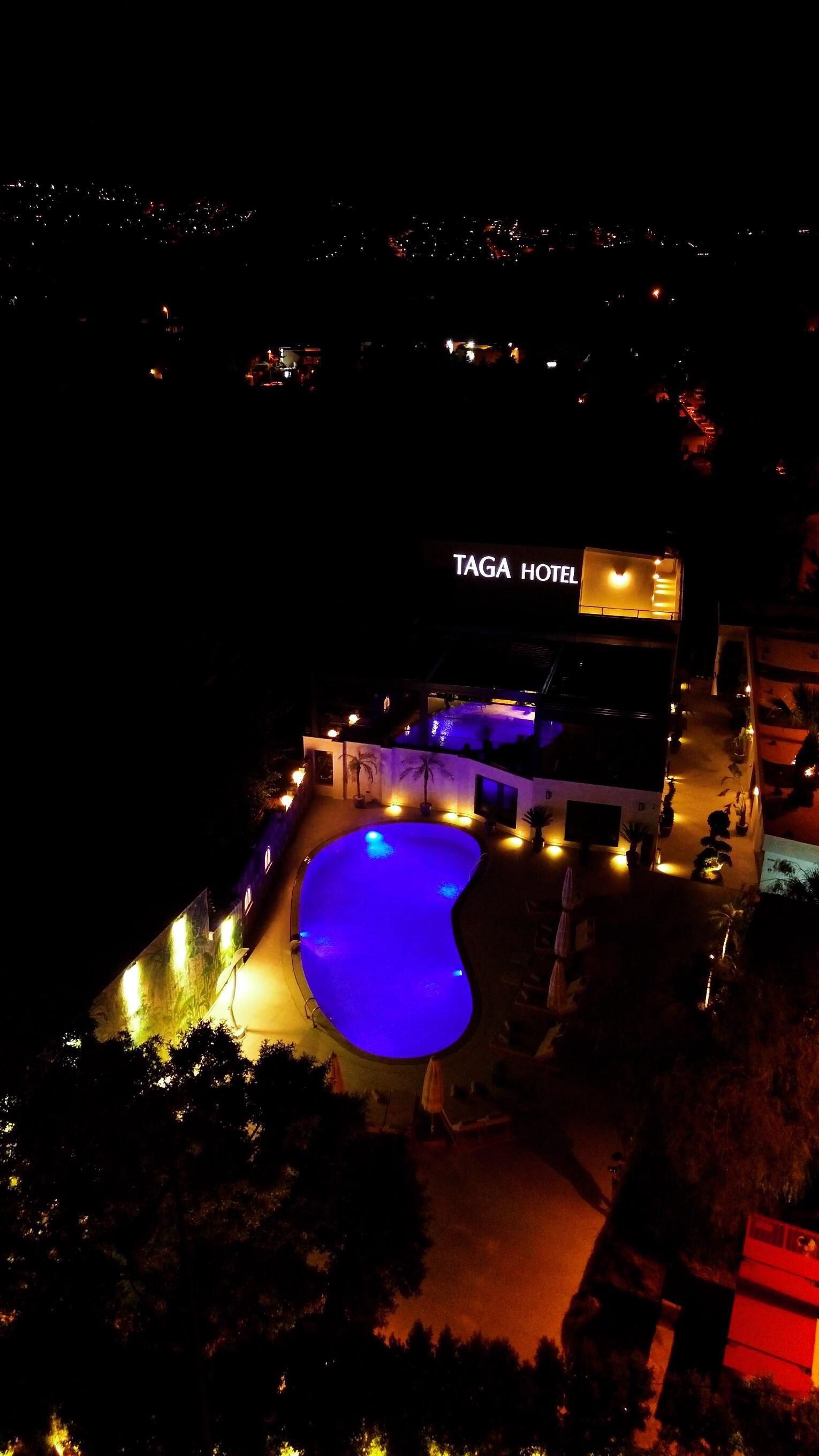 住宿正面 - 傍晚/夜晚