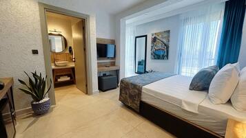 Kamar Superior, pemandangan laut terbatas | Seprai premium, minibar gratis, brankas, dan meja kerja