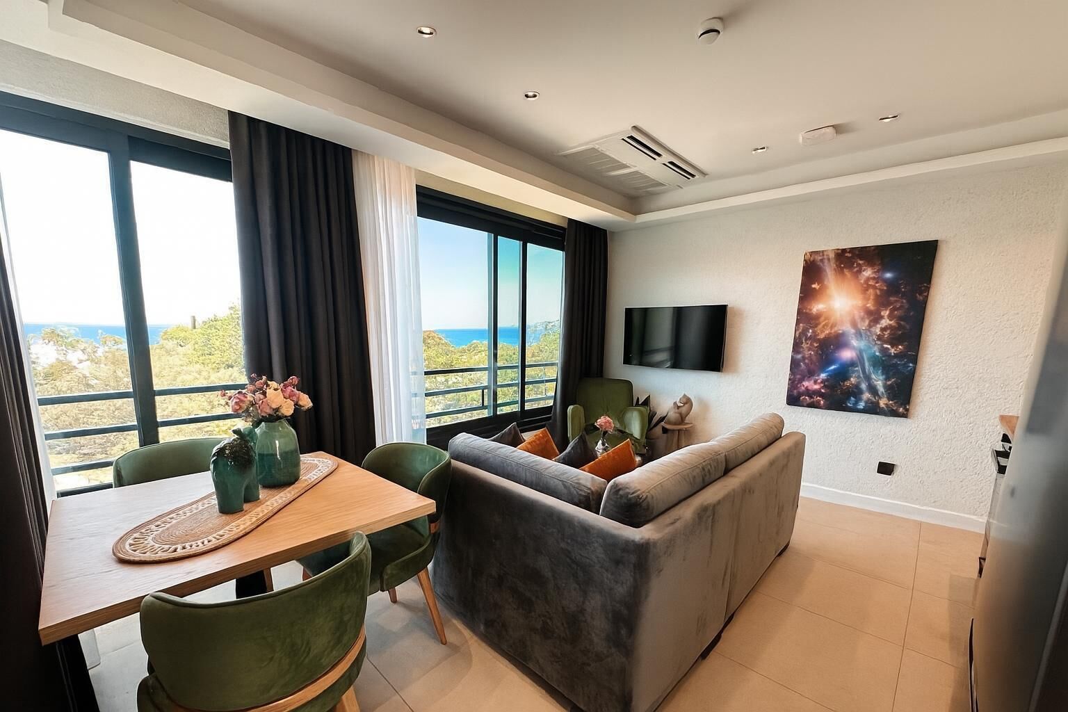 Deluxe Suite, Sea View | Premium bedding, free minibar, in-room safe, desk