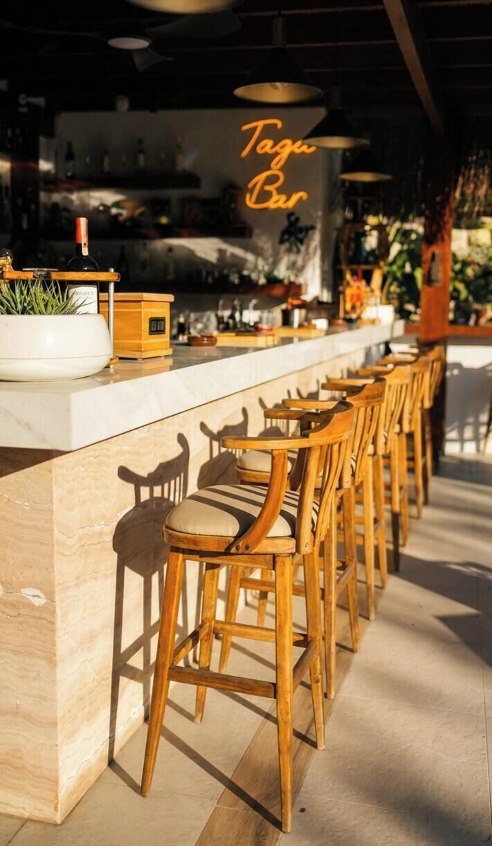 Swim-up bar