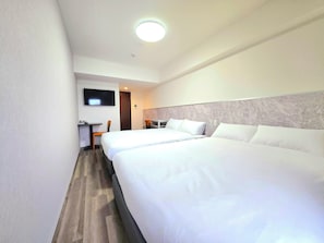 Vierpersoonskamer | Een bureau, gratis wifi