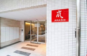 Exterior detail - ARASHI HOTEL TENGACHAYA (Osaka)