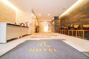 Lobby - ARASHI HOTEL TENGACHAYA (Osaka)