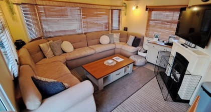 Seaside Caravan - Sleeps 6, Parking & Veranda
