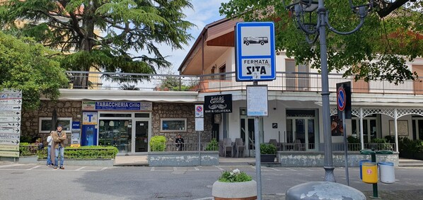 المنشأة من الخارج