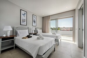 8 chambres, coffres-forts dans les chambres, fer et planche à repasser