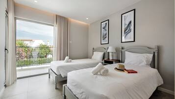 8 soveværelser, pengeskab på værelset, strygejern/strygebræt