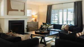 Télévision, cheminée