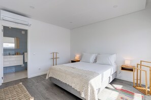 3 bedrooms, desk, iron/ironing board, travel cot