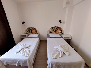 2 bedrooms, iron/ironing board, travel cot, free WiFi