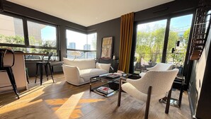 Living area - Le Penthouse Faure (Paris)