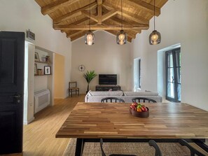 House, 2 Bedrooms | Living area - Bigtrel Athens (Athens)