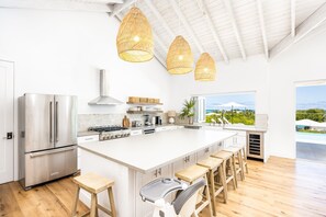 Micro-ondes, four, plaque de cuisson, lave-vaisselle