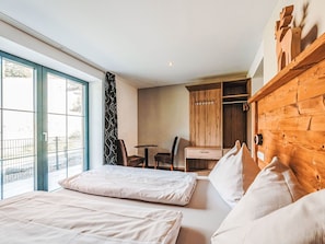 4 bedrooms, free WiFi