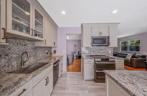 Spacious 3BR Modern Family Retreat Near Oheka Castle and Huntington Village