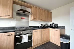 House | 6 bedrooms, desk, Internet