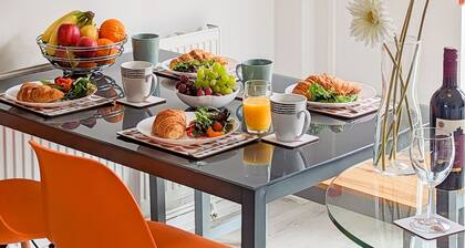 Group Stay Deasls on Outfield 5BR House w 10 Beds