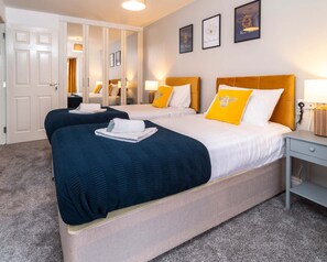 House | 4 bedrooms, Internet - 4BR Westlake Accommodation (Peterborough)