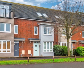 Casa | 4 quartos, acesso à internet de alta velocidade