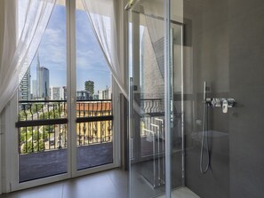 Interior - Beautiful apartment for 6 guests with WIFI, A/C, TV and balcony (Milan)