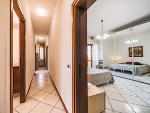 3 bedrooms, travel crib, free WiFi, bed sheets