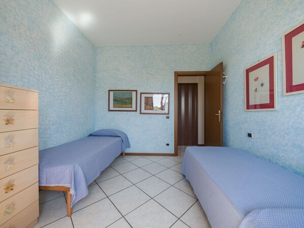 3 bedrooms, travel crib, free WiFi, bed sheets