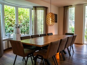Dining - Wonderful private villa for 10 guests with WIFI, pool, TV and terrace (Apeldoorn)