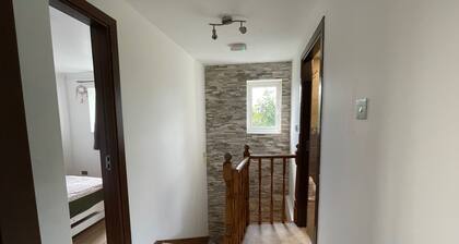 4-bed Barnwell Retreat- Sleeps10, Garden & Parking