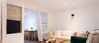 4-bed Barnwell Retreat- Sleeps10, Garden & Parking