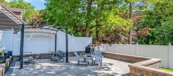 Charming 1-bedroom artist den with WiFi, AC in terrific Huntington