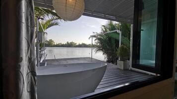 Deluxe Suite, River View | Free WiFi