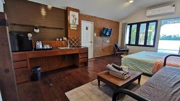 Deluxe Suite, River View | Free WiFi