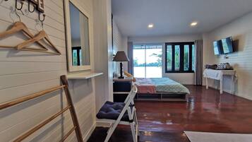 Standard Suite, River View | Room amenity