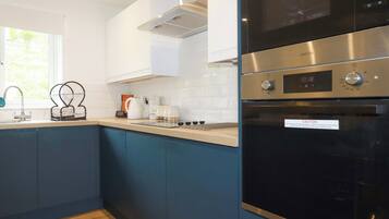 Dishwasher, cookware/dishes/utensils