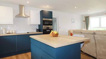 Dishwasher, cookware/dishes/utensils