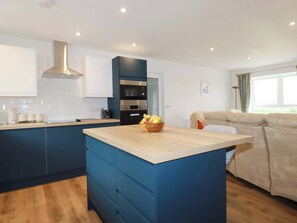 Dishwasher, cookware/dishes/utensils - Folly View (Redruth)