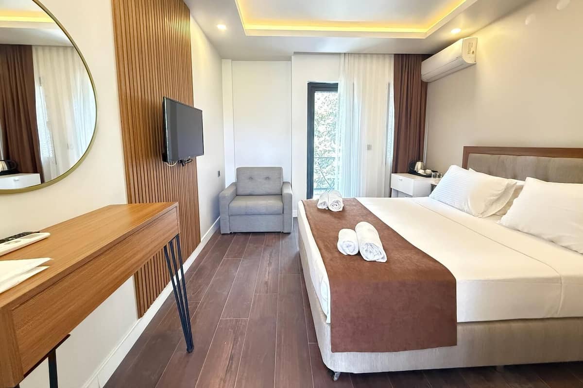 Soundproofing, free WiFi, bed sheets