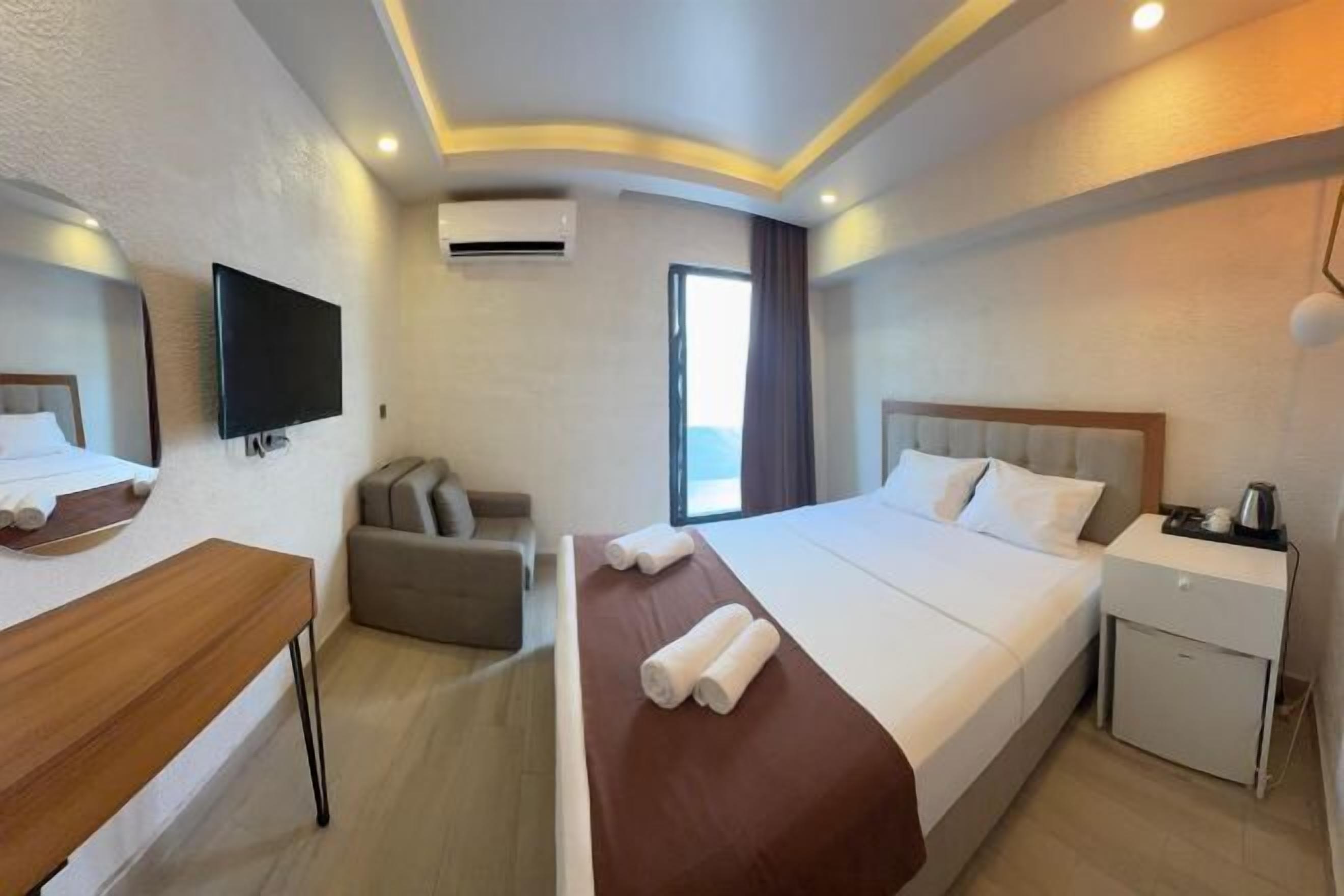 Soundproofing, free WiFi, bed sheets