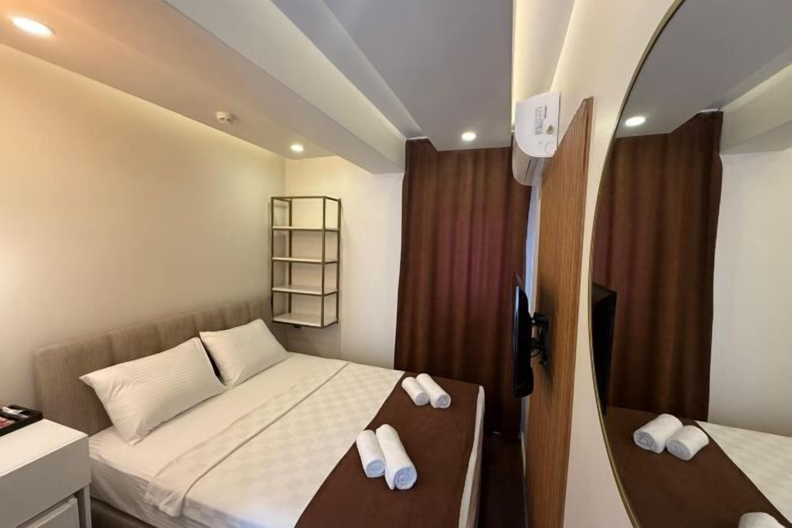 Soundproofing, free WiFi, bed sheets