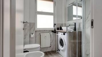 Apartment, 2 Bedrooms, 2 Bathrooms | Bathroom | Shower, free toiletries, hair dryer, bidet
