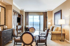 TV - Spacious MGM Studio | Incredible Topgolf Pool Views MAIN (Las Vegas)