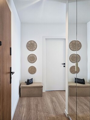Superior-Apartment | Wohnbereich | 50-Zoll-Smart-TV mit Kabelempfang