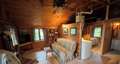 Lakeside 2-bedroom cottage with WiFi in Grand Isle